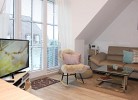 Untere Etage: Wohnzimmer mit Balkon, TV, WLAN