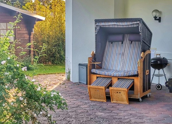 Foehrenhus  Ferienbungalow in ruhiger Lage für 4 Personen WLAN Terrasse Strandkorb und Hund