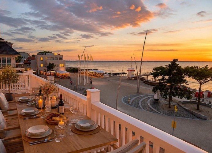 Panorama Premium Suite XL im Ferienhaus Urban mit Meerblick Sauna Strandkorb für 8 Erwachsene und 2 Kinder ab 3 J. 