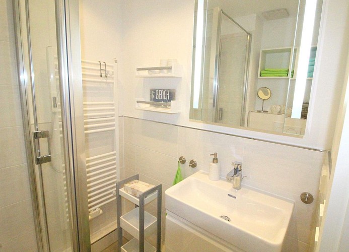 Obj. 36, 2 Personen, strandnah, WLAN Balkon Schwimmbad und Sauna 3 TV