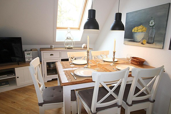 Obj. 74, 2-5 Pers. + 1 Kleinkind, strandnah, Balkon,WLAN, Hund