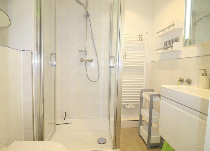 Obj. 36, 2 Personen, strandnah, WLAN Balkon Schwimmbad und Sauna 3 TV